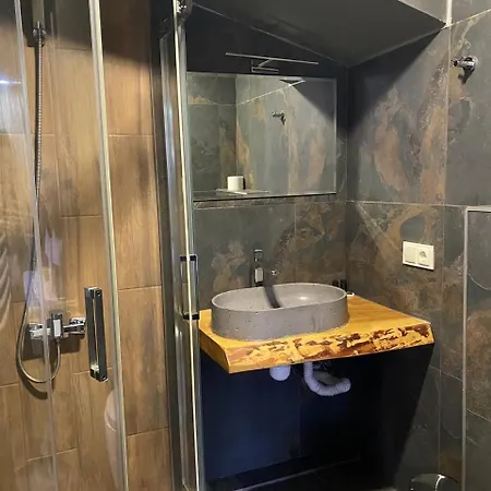 Mishelter Migovo