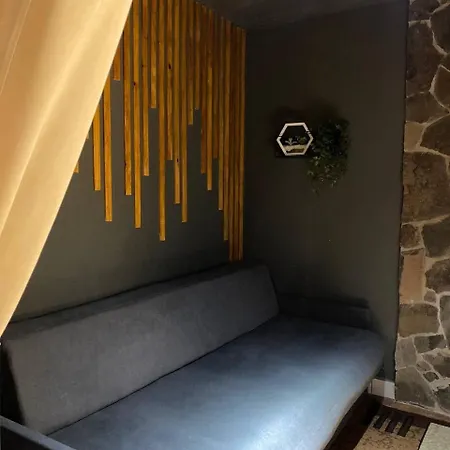 Villa Mishelter