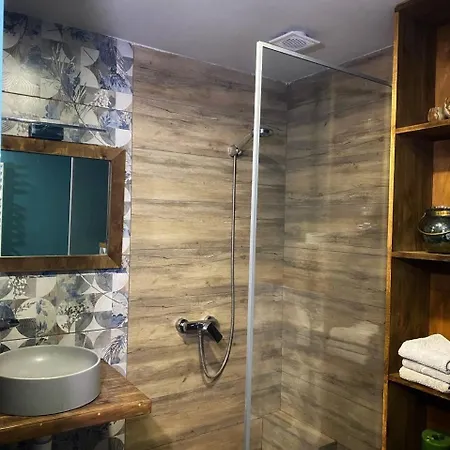 Mishelter * Migovo