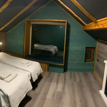 Mishelter Alpstuga *